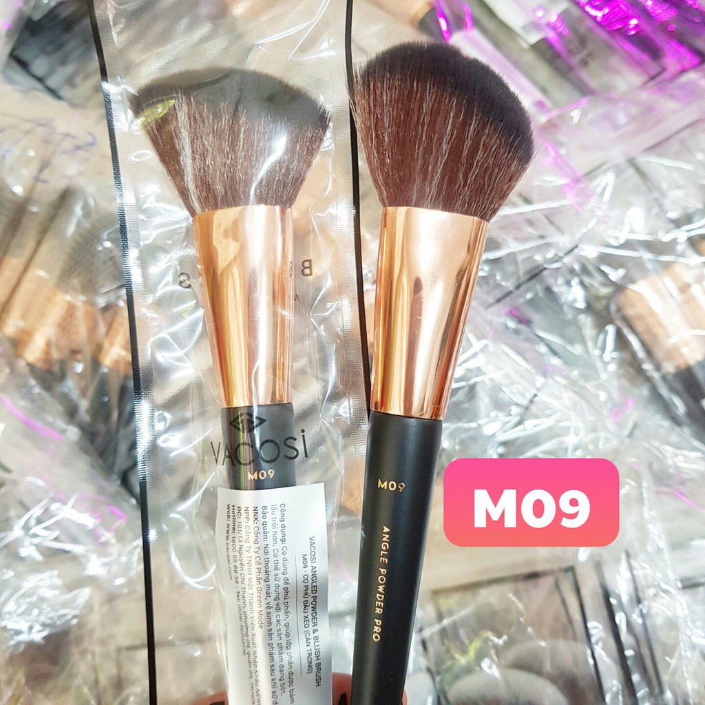 Cọ Phủ Phấn Và Má Hồng Vacosi Angled Powder & Blush Brush M09