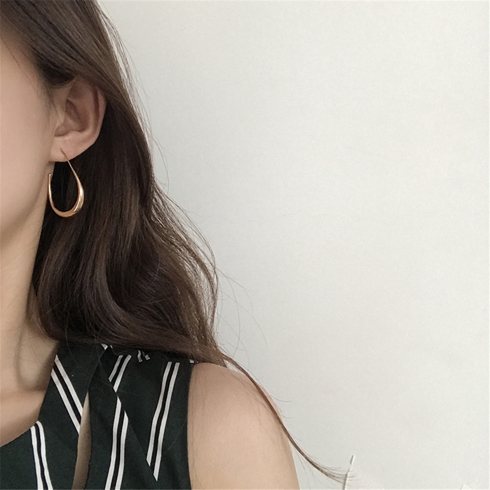 Khuyên tai tròn bằng kim loại phong cách Hàn Quốc đơn giản và cá tính cho phái nữ