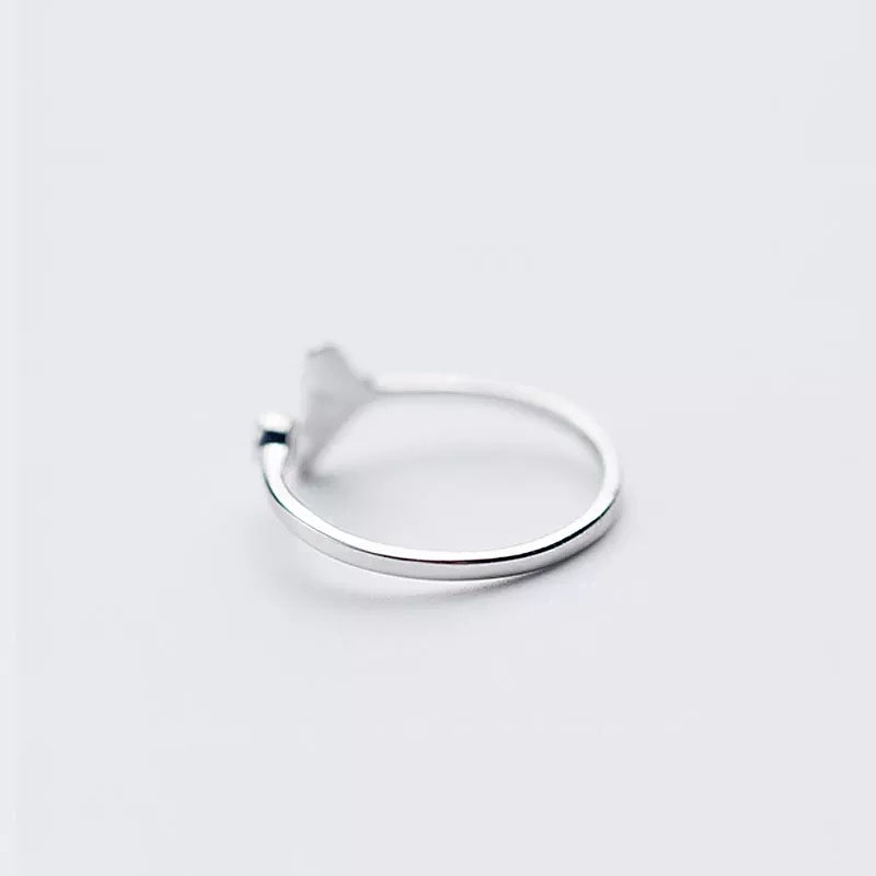 Nhẫn hở màu bạc hình dạng đuôi cá đính đá phù hợp làm quà thời trang cho nữ