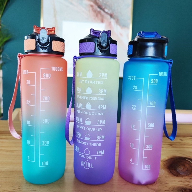 Bình nước 1 lít [ kèm Sticker] có vạch chia nhắc giờ dành cho người lười uống nước, bình đựng nước thể thao 1L