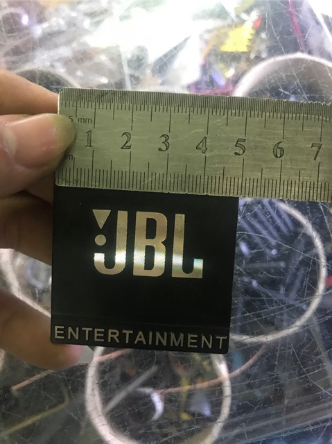 Tem loa JBL