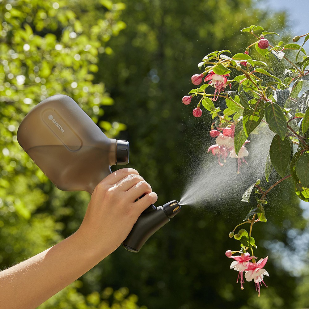 BÌNH TƯỚI CÂY 1LÍT GARDENA 11112-20
