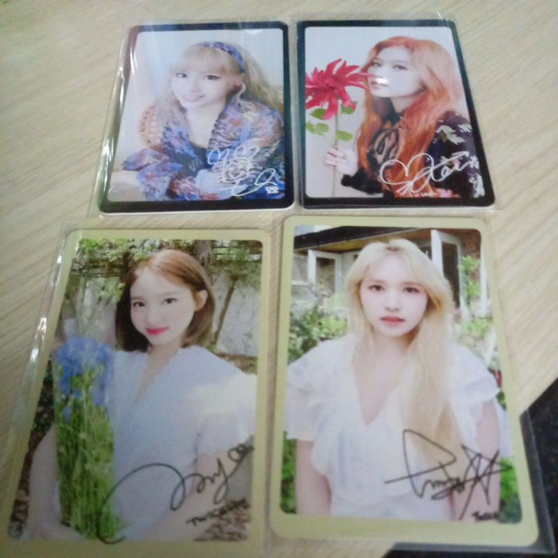 Set 9 thẻ card nhựa TWICE - More &amp; More in 2 mặt bo góc có chữ ký lẻ từng thành viên