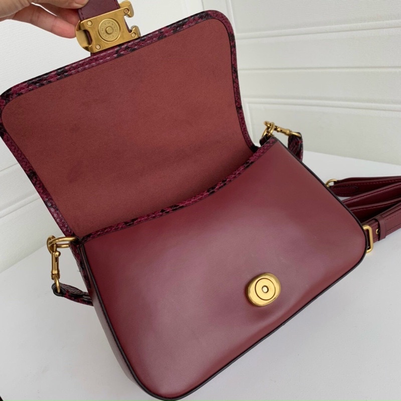 Túi đeo chéo Coach Soft Tabby da mềm