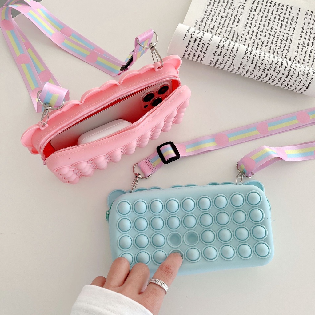 Túi Đeo Chéo Bằng Silicone Họa Tiết Trái Tim Dành Cho Bé Gái