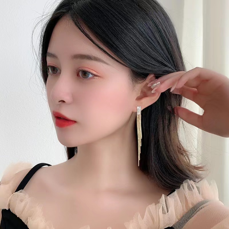 Đôi Khuyên Tai Tua Rua Đính Đá Thời Trang Cho Nữ