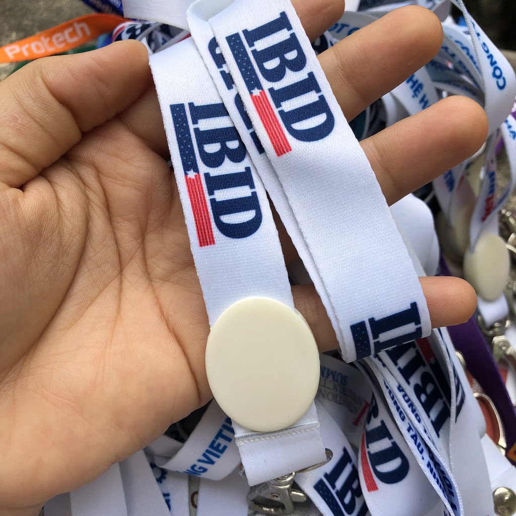 In dây đeo thẻ từ số lượng ít ở HÀ Nội, dây đeo thẻ nhân viên , học sinh, sinh viên, dây đeo thẻ in chữ