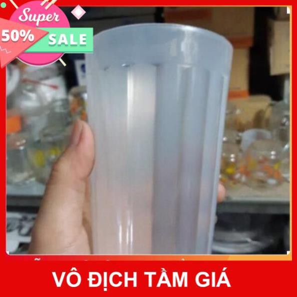 Cốc nhựa trắng sọc uống nước , uống nước mía