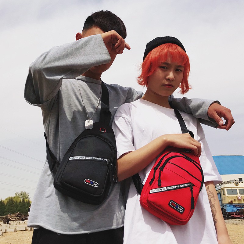 Túi đeo chéo phong cách thời trang trẻ trung năng động