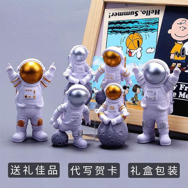 Phi hành gia trang trí