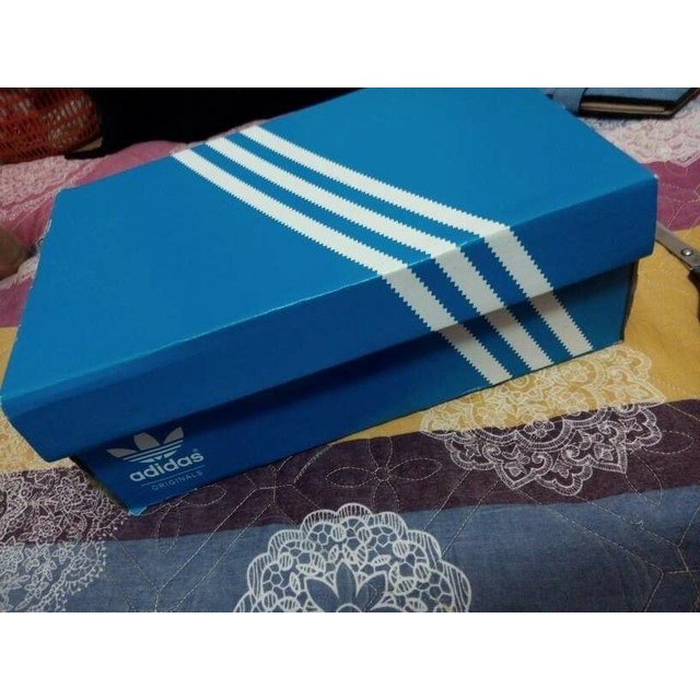 Hộp Adidas bán kèm Giày