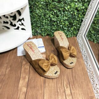 Dép xuồng nơ