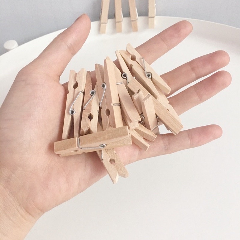 Set 30 kẹp gỗ treo ảnh trang trí.