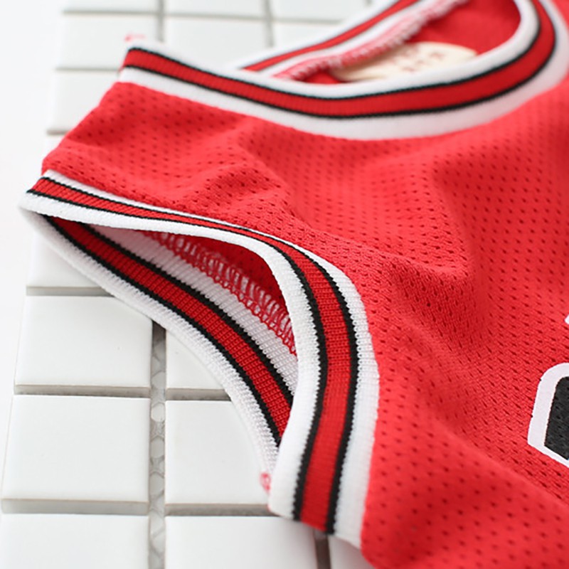 Bộ áo thun ba lỗ in chữ và số kèm quần ngắn phong cách bóng rổ dành cho bé trai