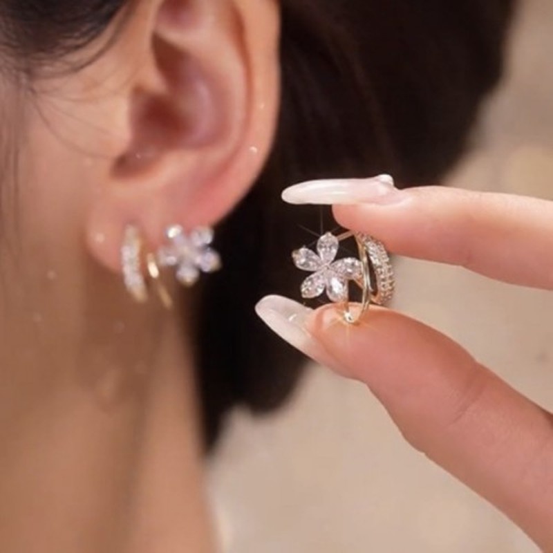 1 Đôi Bông Tai Hình Hoa Ba Lớp Đính Đá Thời Trang Sang Trọng