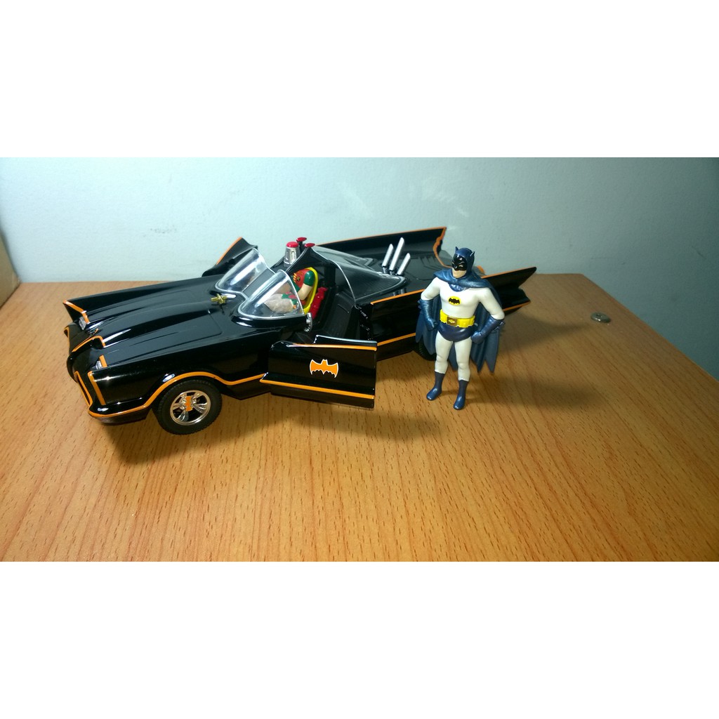 Xe mô hình batmobile Batman và Robin, nguyên bản mẫu phim 1966, hãng Jada Mỹ, tỷ lệ 1/24