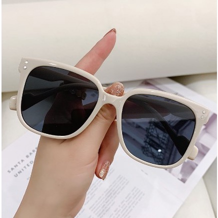 Kính Mát Gọng Vuông Siêu Thoải Mái Thời Trang