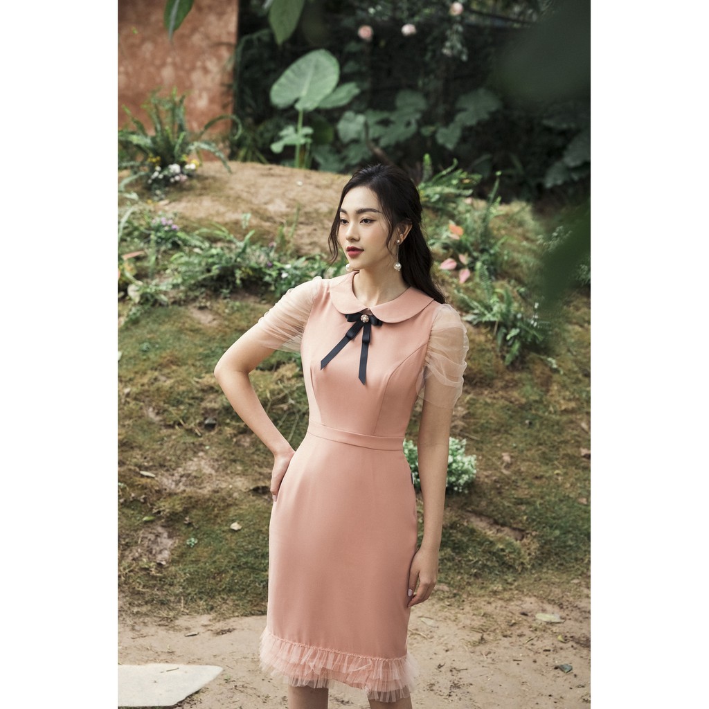 Đầm ôm cổ sen, tay và gấu phối voan, nơ cài Emspo DS3994