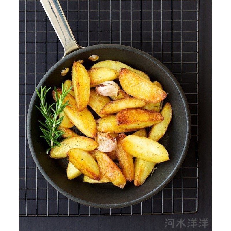 khoai tây bổ múi cau - hàng Bỉ❤️SHIP HOẢ TỐC HÀ NỘI ❤️ Khoai đã tẩm ướp sẵn về chỉ cần chiên. Khoai tây Bỉ gói 1kg