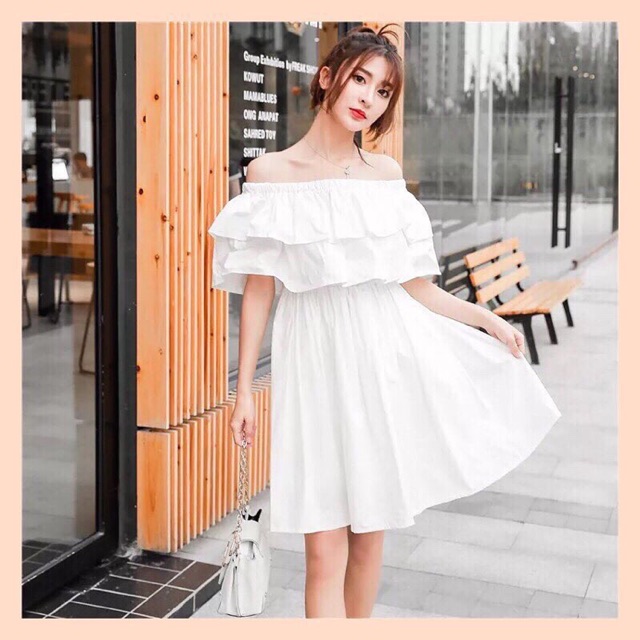 Váy trễ vai trắng