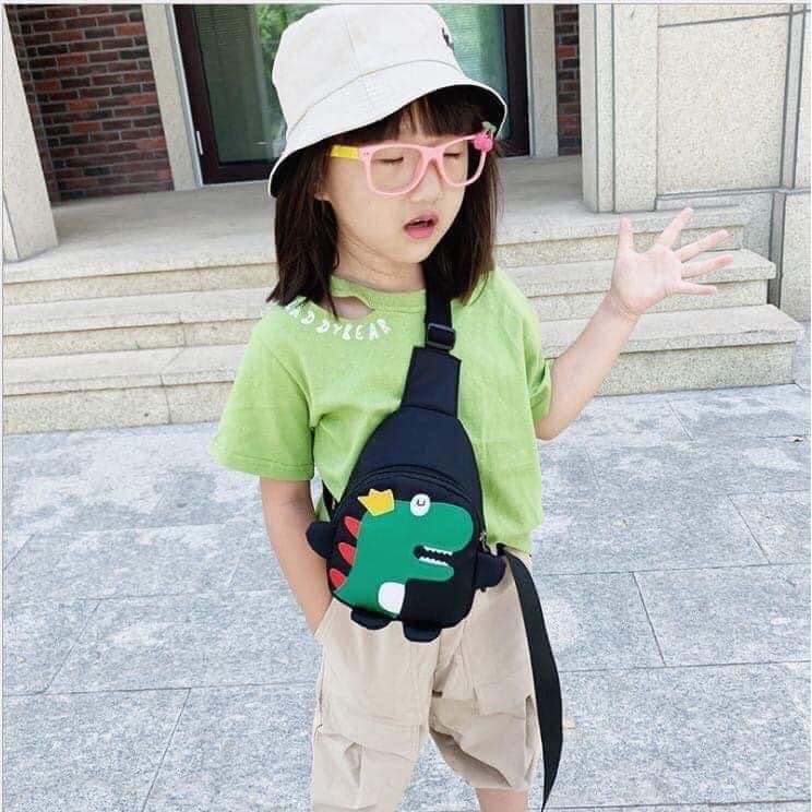 Túi đeo chéo cho bé hình khủng long , túi trẻ em mini đi chơi – du lịch phong cách Hàn Quốc siêu yêu , ngộ nghĩnh.