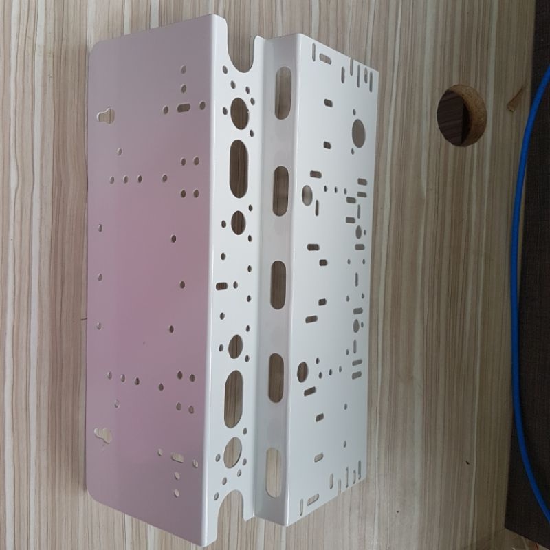 Giá treo máy lọc. Giá sắt đa năng công tắc . Giá đỡ máy lọc nước.