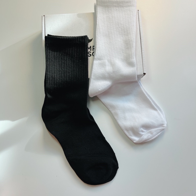 Vớ tất trơn dài cổ cao cotton đen trắng thời trang hàn quốc giá rẻ dành cho nam nữ MRSOCKS VC069