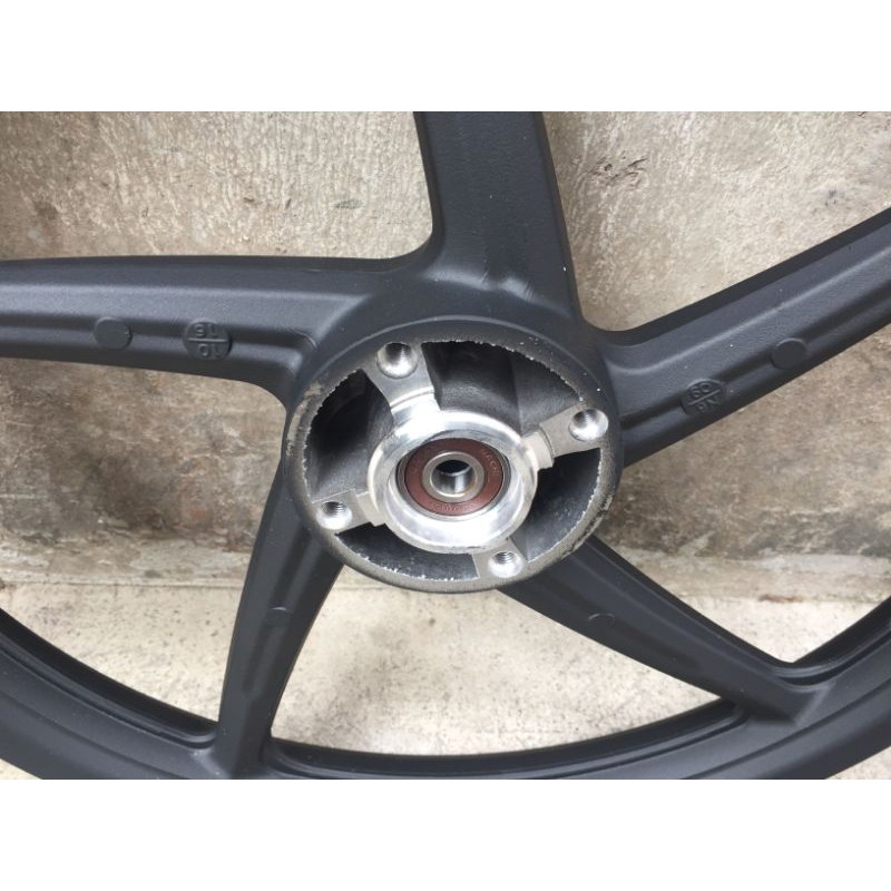 Vành đúc xe máy 5 nan đen mờ lắp đĩa bằng