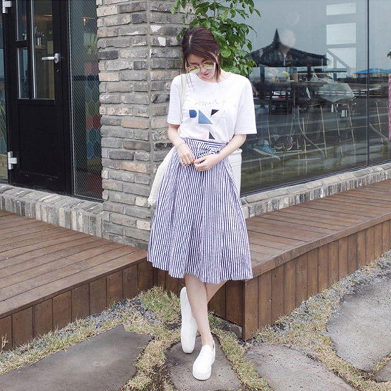 Set áo thun cổ tròn tay ngắn + chân váy sọc xanh thời trang cho nữ