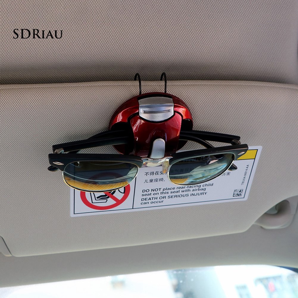 Kẹp gắn kính chắn gió che nắng trên xe hơi