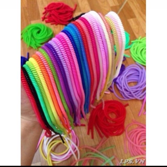 Day quan cap sac va tai nghe .