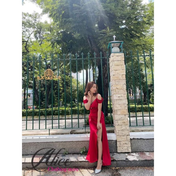 Đầm cổ đổ xẻ tà
