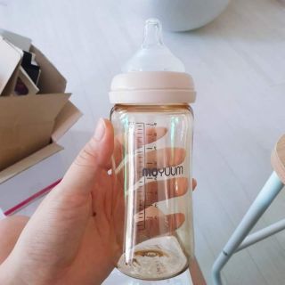 BÌNH SỮA MOYUUM 270ml (KO NÚM) + NÚM ti theo size ( nghĩa là 1 bình 1 núm)