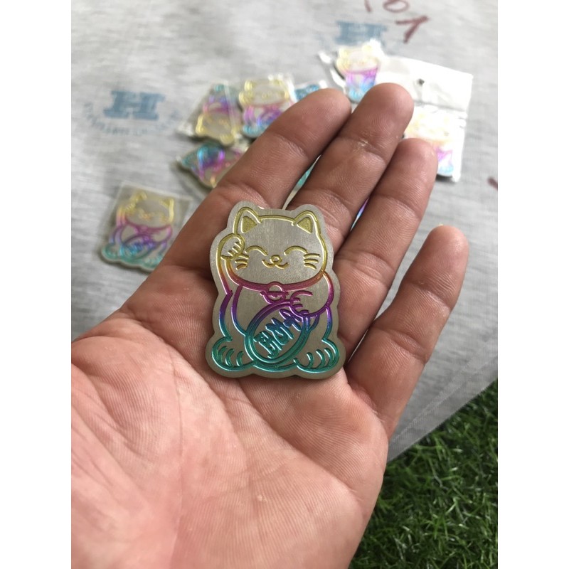 Logo Mèo Thần Tài May Mắn Titan Có Sẵn Keo Dán