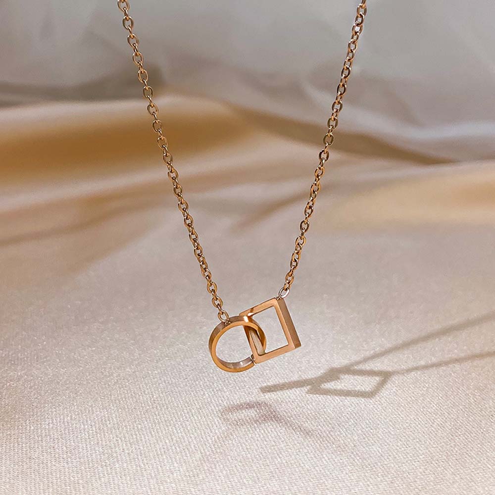 Vòng cổ mặt hình tròn và hình vuông độc đáo