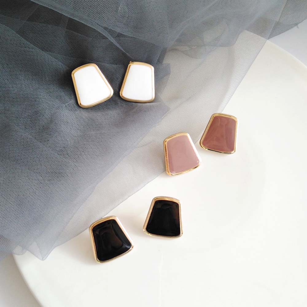 Khuyên tai nữ hình dáng độc đáo thời trang