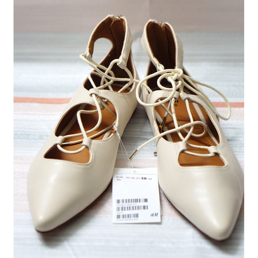 Giày đế bằng HM