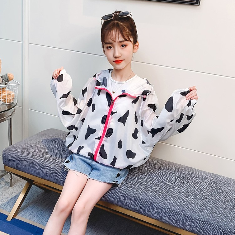 Áo khoác họa tiết bò sữa thời trang cho bé gái