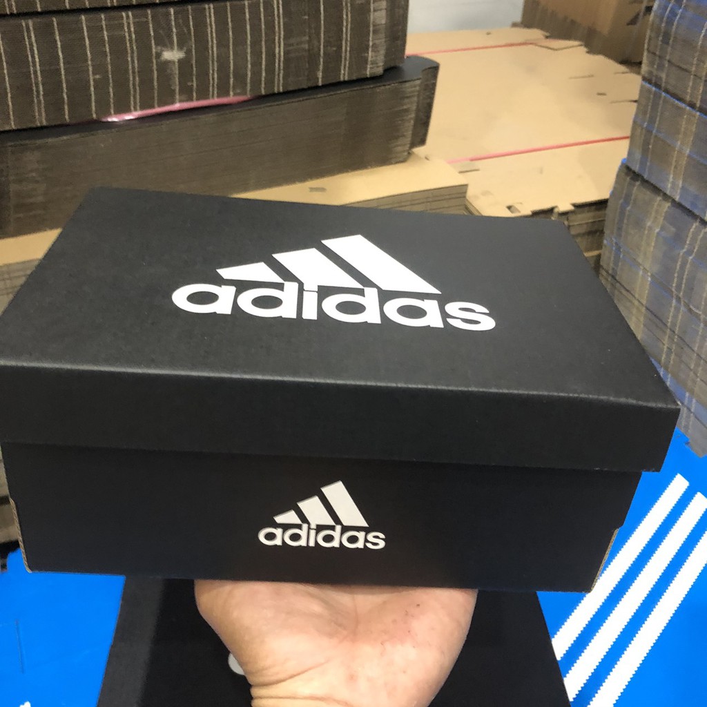 HỘP GIÀY ADIDAS SIZE 30X20.5X12CM MÀU ĐEN