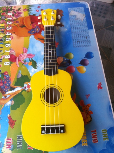 Ukulele vàng