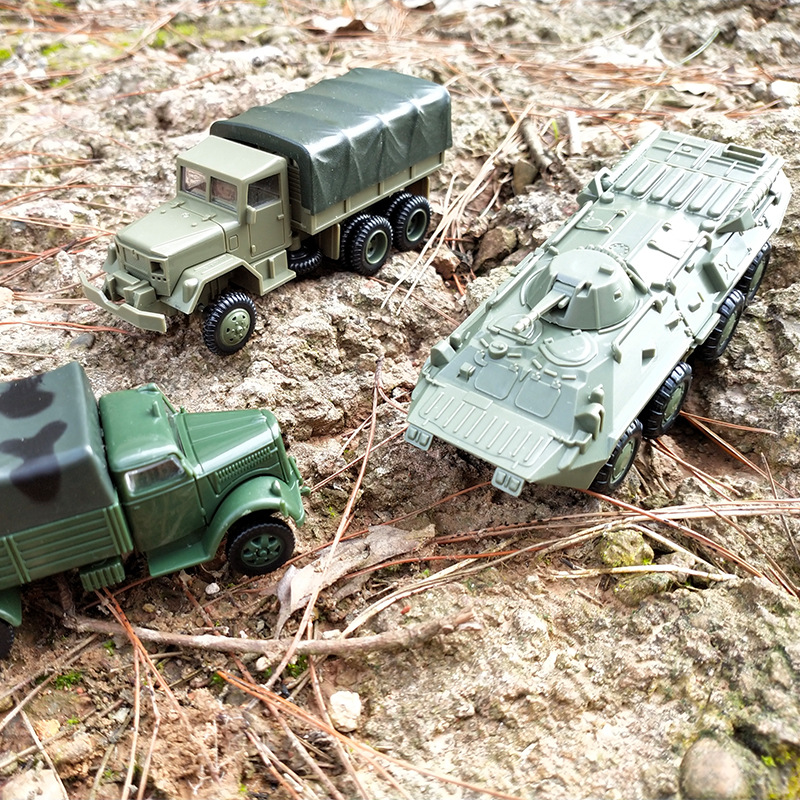 Mô hình xe tải BTR 80 M3 4D lắp ráp tỉ lệ 1:72