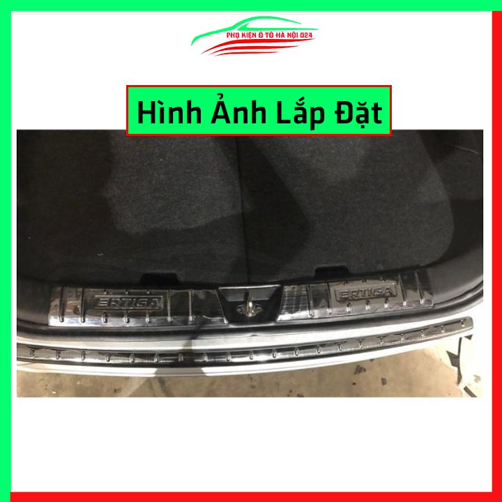 Ốp chống trầy cốp Suzuki Ertiga 2018-2023 vân titan