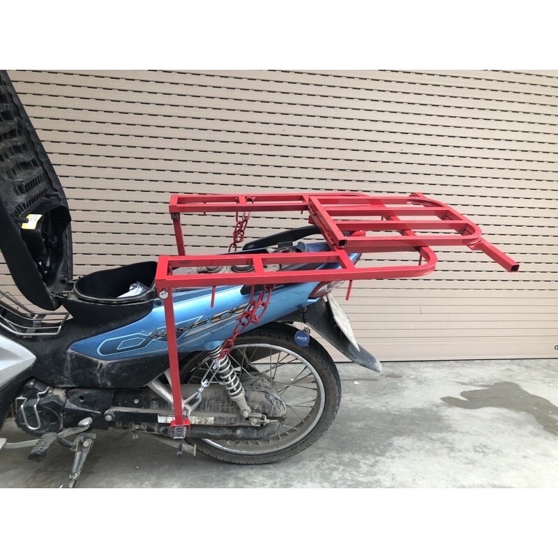 Giá chở hàng, baga xe máy có thể mở nắp mà không cần tháo.