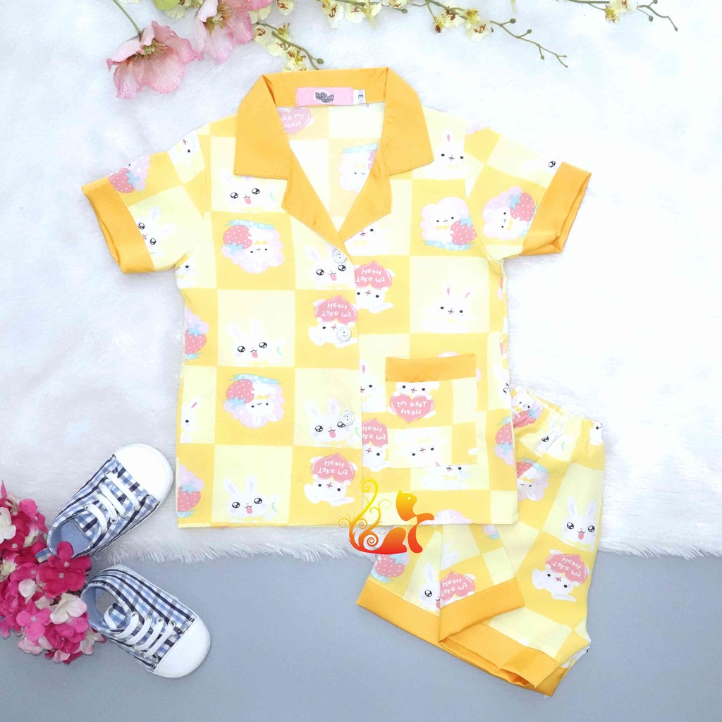 Bộ Đồ Pijama Satin Lụa Hàn &quot;Thỏ ô vuông&quot; Phối Cổ Trơn Quần Đùi Cho Bé - Từ 12kg - 42kg.