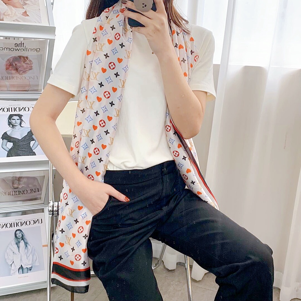 Khăn Choàng Lụa Dáng Dài In Chữ Nhiều Màu Sắc Thời Trang Sang Trọng Cho Nữ