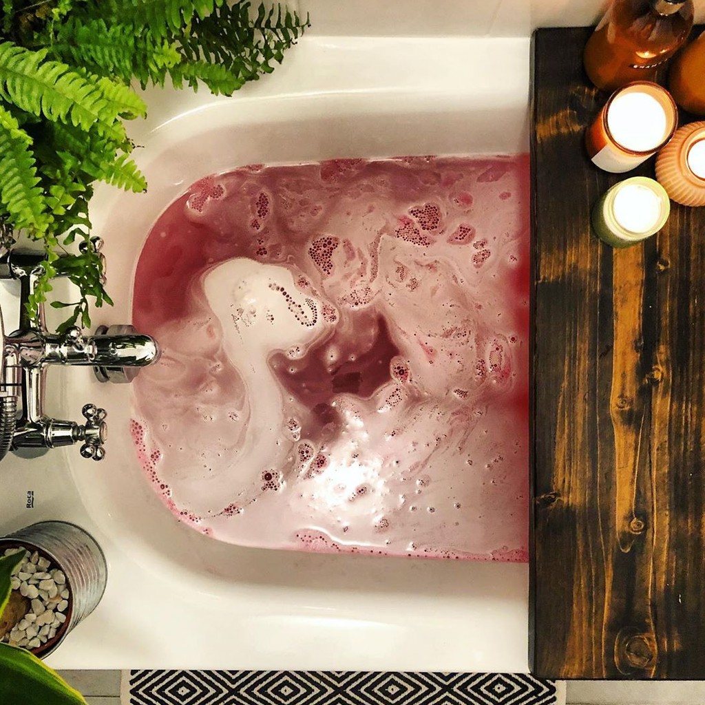 Bom tắm LUSH - The Comforter bath bomb | BigBuy360 - bigbuy360.vn