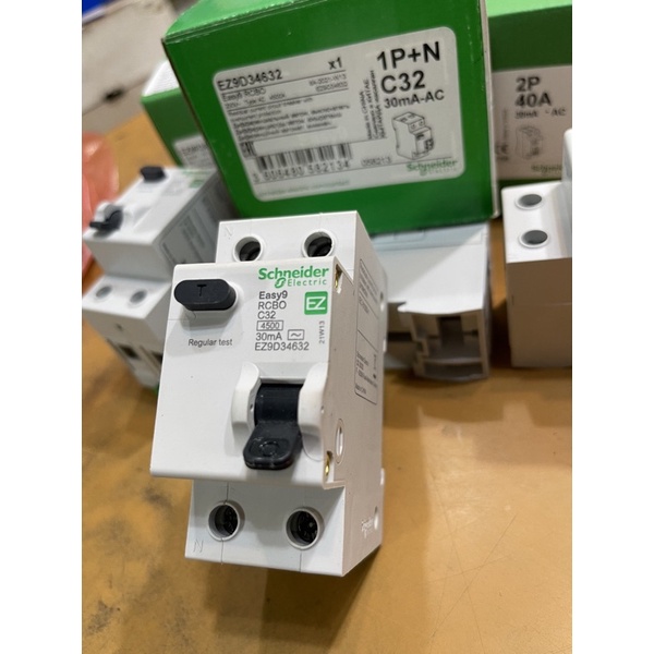 Attomat bảo vệ quá tải, ngắn mạch và dòng rò RCBO Schneider