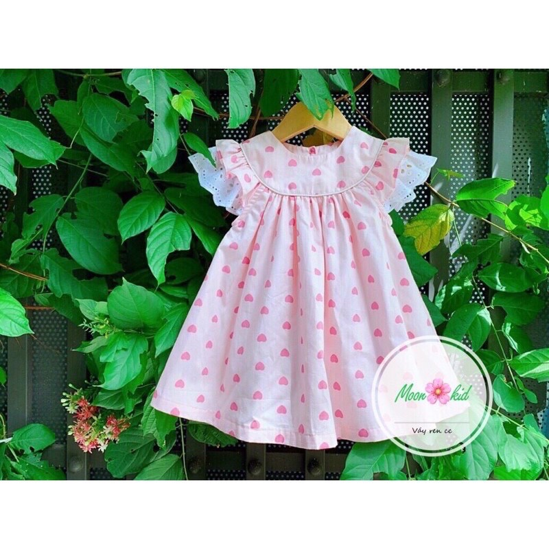Váy tim hồng tay bèo bé gái