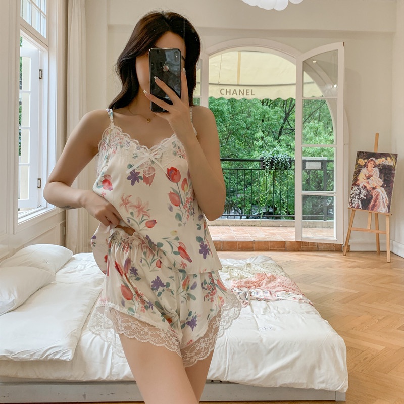 Bộ Đồ Ngủ Gồm Áo Hai Dây Và Quần Ngắn Dáng Rộng In Họa Tiết Da Báo Màu Hồng Quyến Rũ Dành Cho Nữ Mặc Ở Nhà