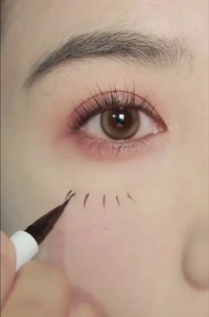 Bút kẻ mắt NUDE chống nước nhanh khô tiện dụng chất lượng cao | BigBuy360 - bigbuy360.vn